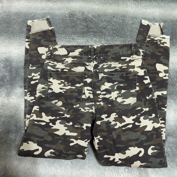 camo print - Picture 1 of 5